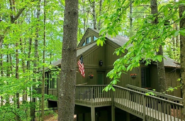 Par-Tee on the Lake-Best Location + EV Charging