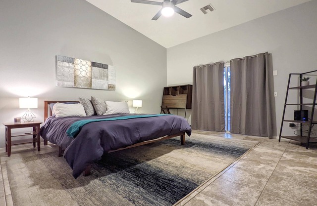 Paradise 15 min to Everything! 🌅 Huge Backyard, Pool+Spa, 4 Bedrooms