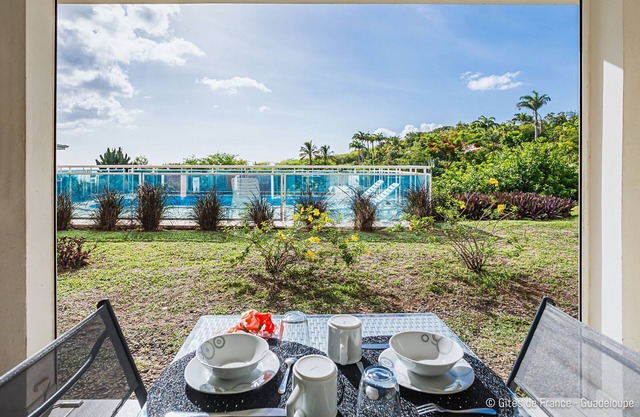 Paradise Bay Cozy studio by the sea with pool