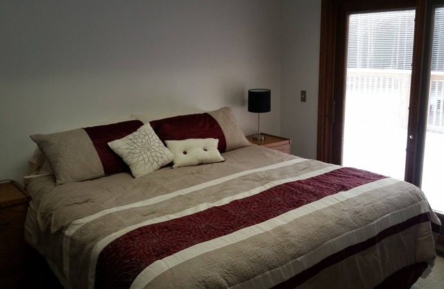 Paradise Cove Lighthouse 2 br 1 bath on storage pond ~ sleeps 6