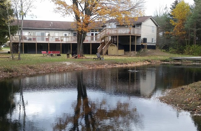 Paradise Cove Main 5 Br/2 Baths ~ Sleeps Up To 24 ~ Pond, WIFI, Central AC