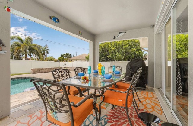 Paradise Found! Relaxing Pool home in Cape Coral