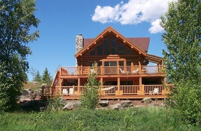 Paradise in Montana Log HomenGrizmo Cabin