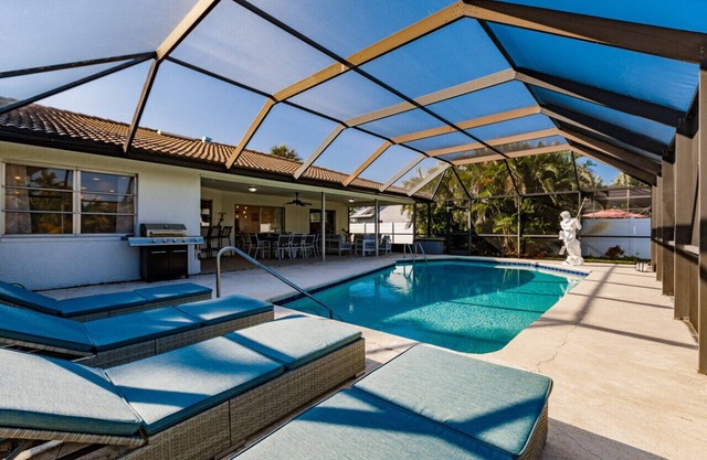 Paradise in the Sun! Updated 3BR home w/Pool & Grill - Family Friendly!