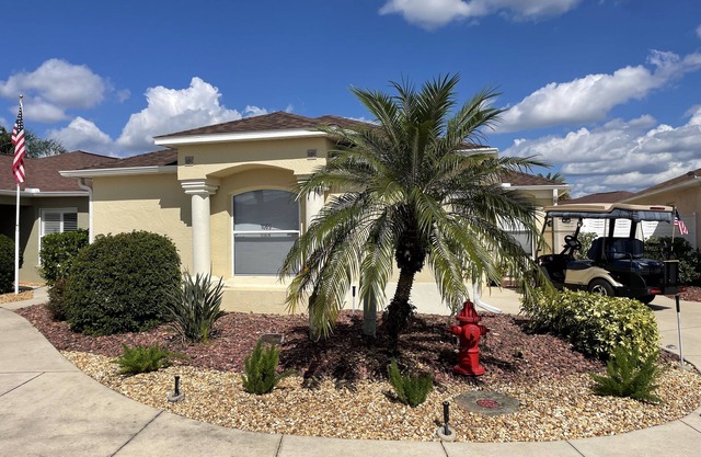 Paradise in The Villages! Includes 4-seat Golf cart