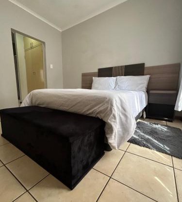 Paradise on 40 Boekenhout St