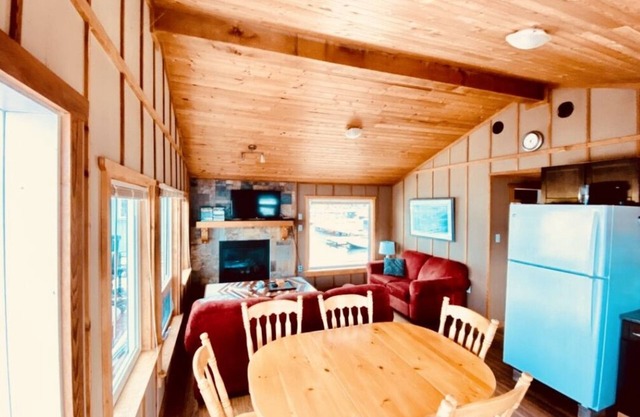 Paradise On The Water Just 4 Minutes Across By Our Boat From Downtown Tofino!