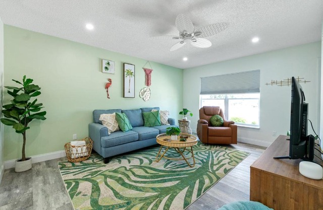 Paradise Palms- Tropic Suite- Pool - Steps to Ocean - 10 min to Downtown