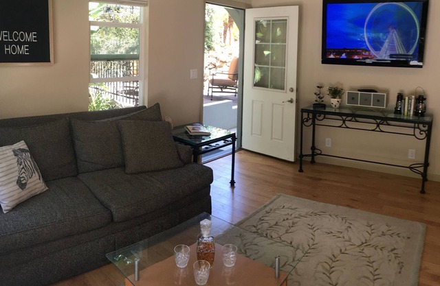 Paradise Patio 2BD near Cottage Hospital