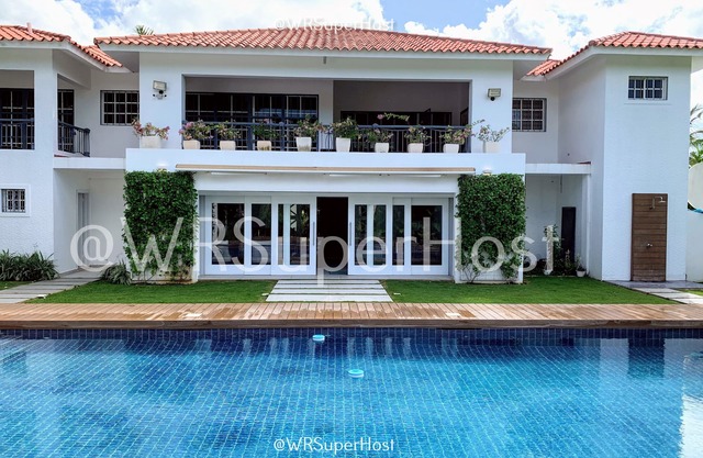 PARADISE VILLA CHEF+FOOD GOLF POOL BBQ KING BEDS