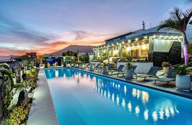 Paraiso | 10 bedroom luxury villa perfect for family and friends gatherings