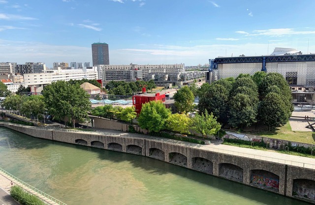 Paris 19, space and light at the water's edge