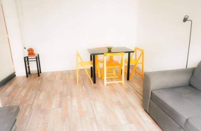 Paris : Charmant 2 Pièces Idéalement Placé