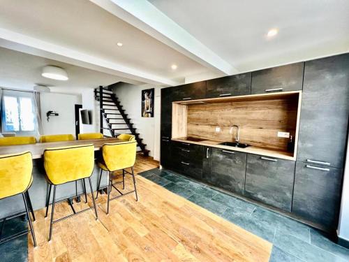 Paris Luxury House, jacuzzi- jardin-parking, 10min Stade de France, 18 min des Champs Élysées