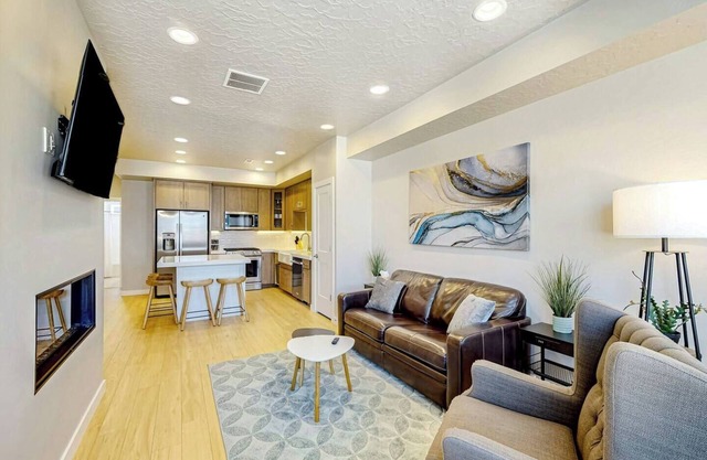 Park City 3-bedroom/3-bath townhome, 15 mins to PCMR/DV, 40 mins to SLC airport