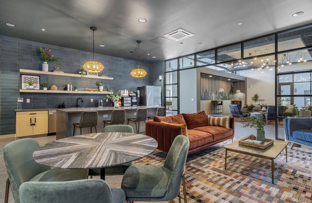 PARKING+HULU+GYM Near Universities|UPMC|Shopping