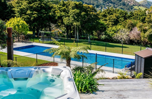 PARKLANDS : Coast & Country