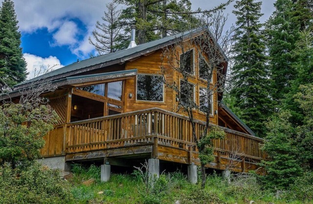 Parsnip Lakes Cabin w/Jacuzzi and Wood Stove at Green Springs Inn