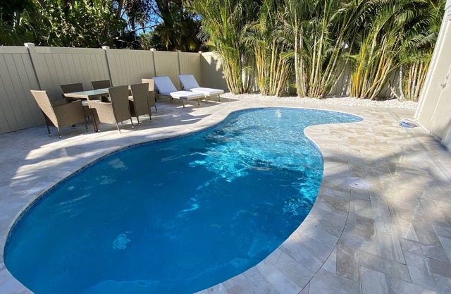 Pass-A-Grille Luxury Pool Sleeps 10