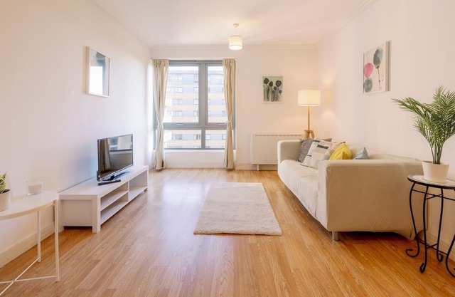 Pass the Keys | Convenient Condo in North Acton