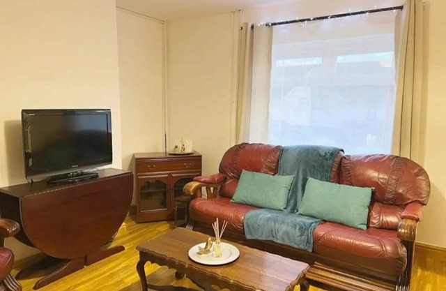 Pass the Keys | Cozy Home, Swansea Bay Views