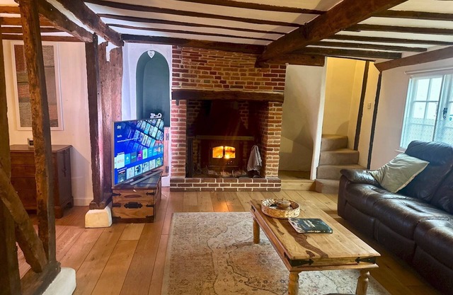 Pass the Keys | Fabulous 2 Bed Grade II listed cottage