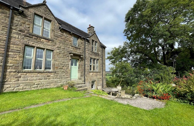 Pass the Keys | Idyllic Historical Country Retreat in Elkstone