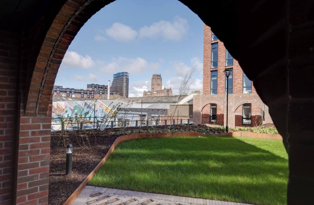 Pass the Keys | Liverpool Baltic Triangle Spacious Flat | Sleeps 4