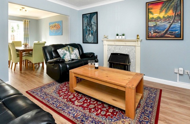 Pass the Keys | Lovely 3 Bed House with Parking