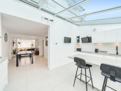 Pass the Keys Modern 4 Bed inc. Garden Room Parking - Oxford