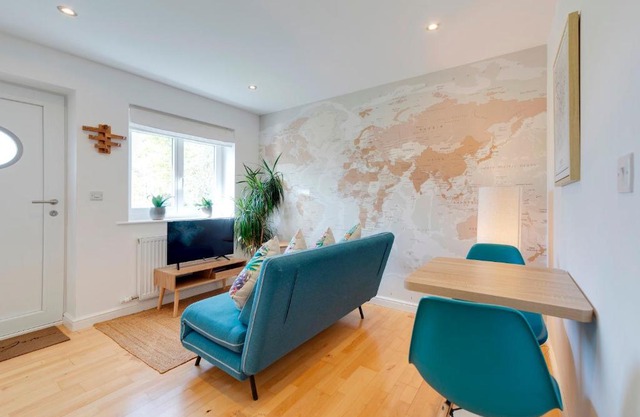 Pass the Keys Modern & Spacious 1 Bed Terrace with Free Parking