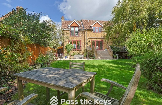 Pass the Keys | Spacious, Family Home - With Parking & Garden