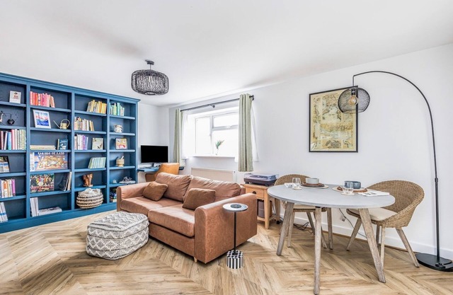 Pass the Keys | Stylish Flat Close To Beach