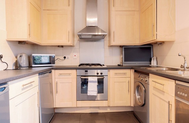 Pass the Keys | Top Floor Fulham Apartment