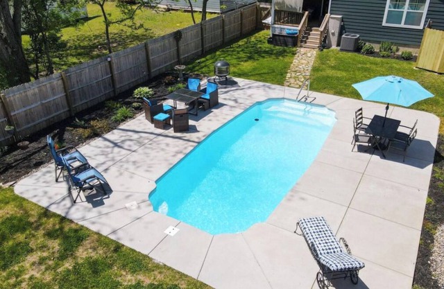 Patch of Paradise - Pool. Shuffleboard & Sleeps 8- close to Sports & Events Ctr