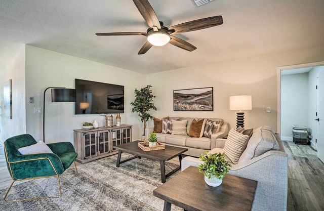 Patio, Grill: Home on Golf Course in Sun City!