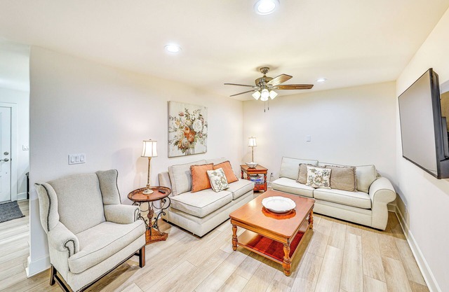 Patio & Workspace: Peaceful Riverside Retreat!