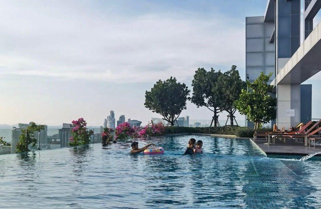 PATTAYA 市中心度假泳池公寓