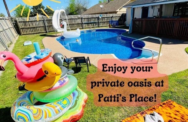 Patti's Place (POOL | Sleeps 9)!