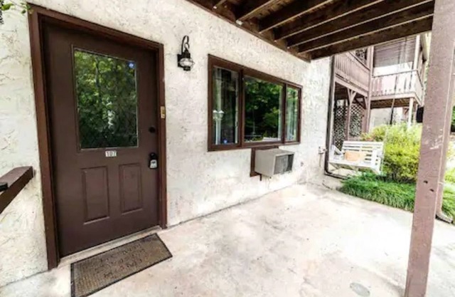 Paul's Apartment - 55in TV, Wi-Fi, kitchenette