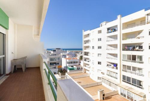 Paula Bela by Garvetur