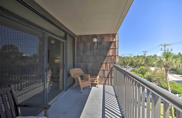 Pawleys Island Condo Retreat w/Beach Access!