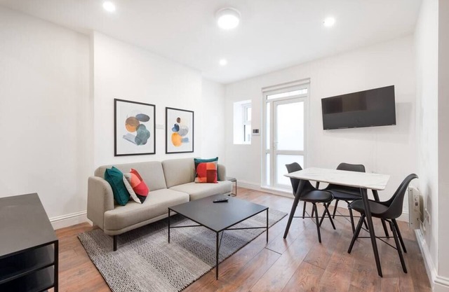 PBC | One Bed Earl's Court ECE5