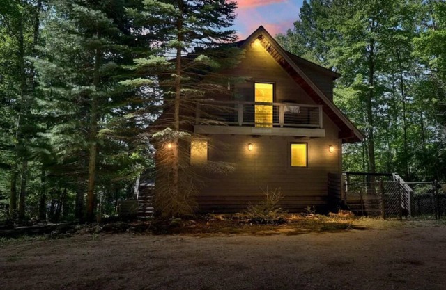 Peace on the Lake.close to Downtown Charlevoix