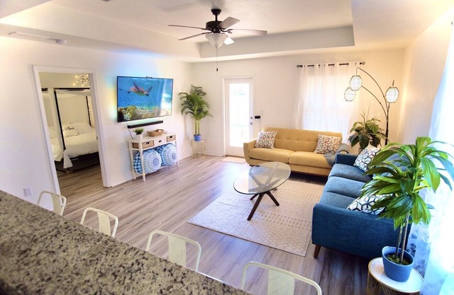 Peaceful 3-2 Home w/Pool, 4min to beach, RV P-king, BBQ, Firepit, Fast Internet