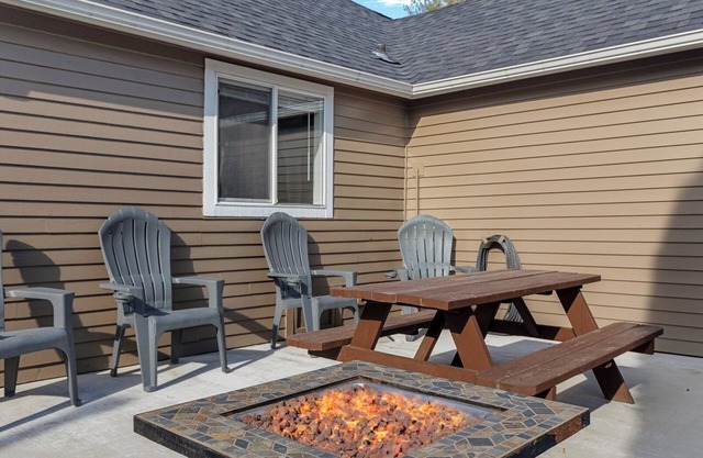 Peaceful 3BR W/BBQ and Firepit Near Nature |Skagit