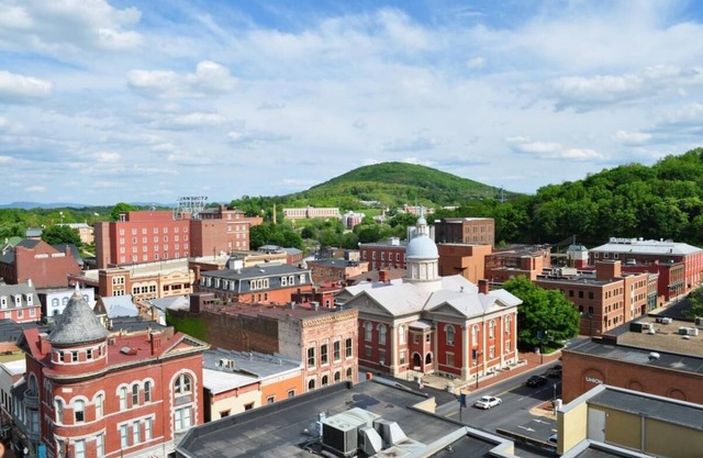 Peaceful Accommodation w/Indoor Pool | 2 Units Near Downtown