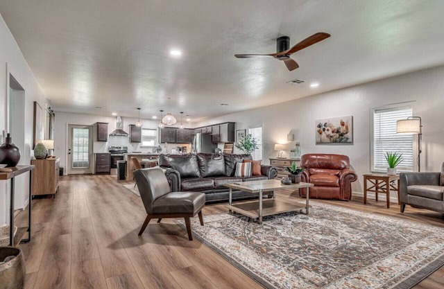 Peaceful Acre - Cozy house with beautiful backyard