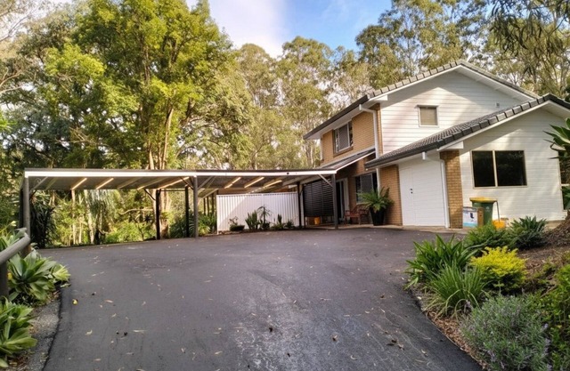 Peaceful Acreage Home close to Brisbane GC & Parks