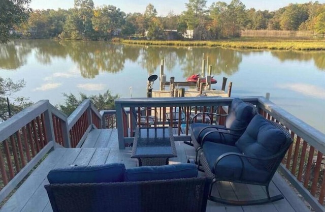 Peaceful and Cozy Waterfront Home [just renovated]